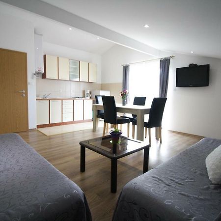 Sebi Apartment 300 M From Beach روفينج المظهر الخارجي الصورة